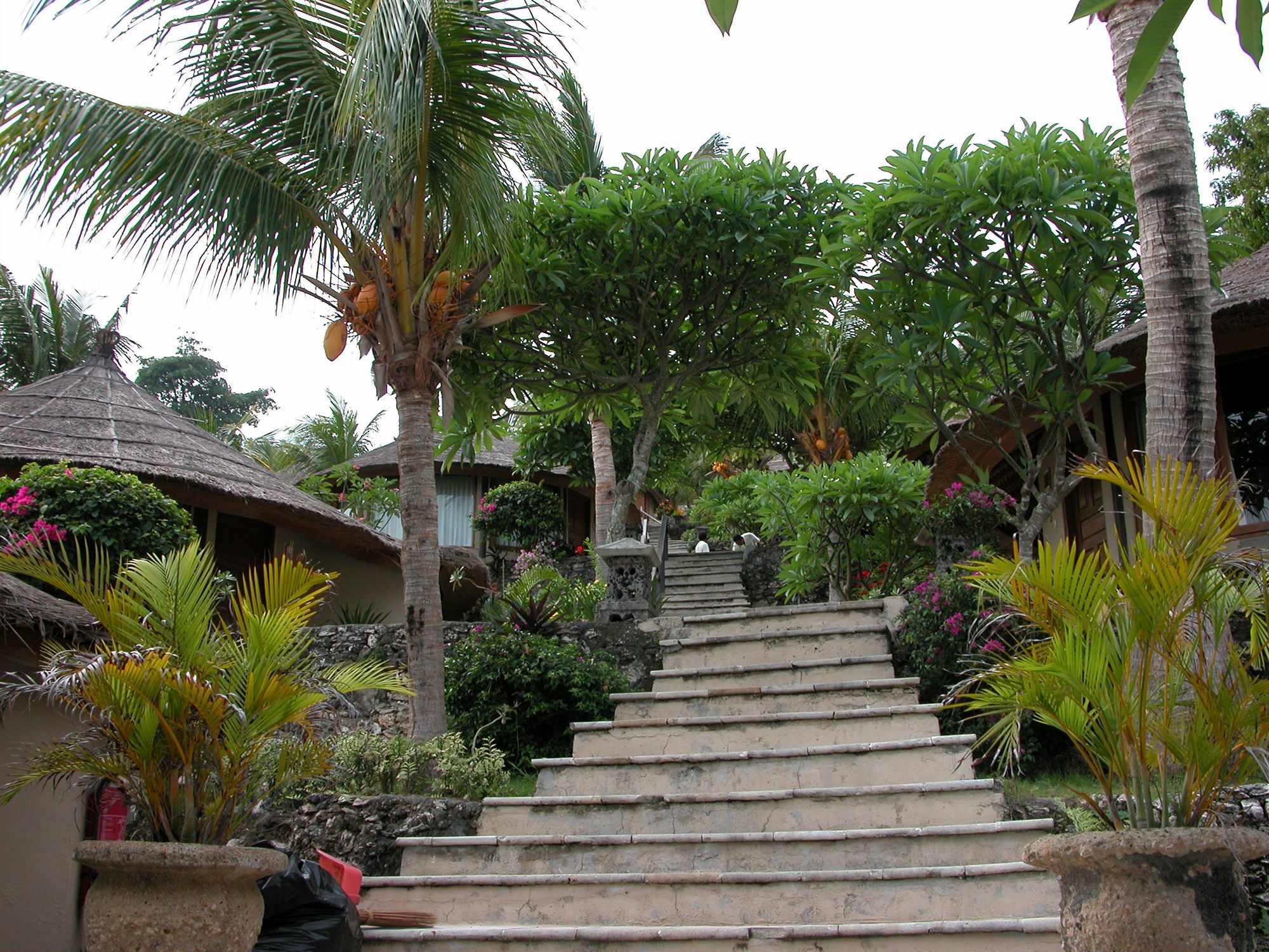 Coconuts Beach Resort Nusa Lembongan  Exterior photo